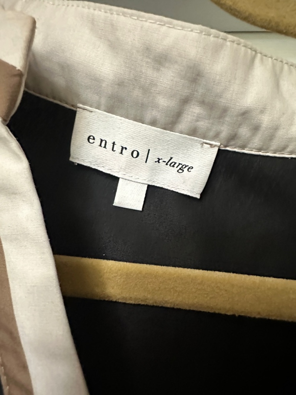entro Black Puff Sleeve V-Neck Top with Cream and Brown Trim Accents - Picture 2 of 3